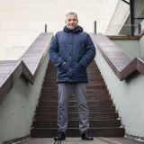 front-view-casual-mature-man-outdoors (1)